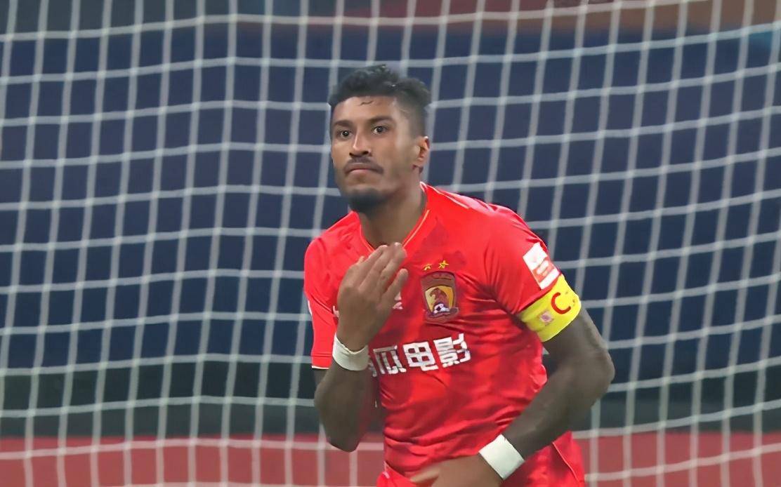 原创江苏媒体给恒大上眼药,足协有处罚割喉庆祝先例,保利尼奥有争议