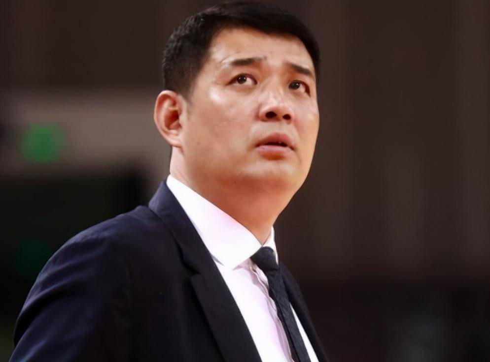 42分巨星6犯罚下,巩晓彬怒斥裁判:还让人打吗?绝杀后疯狂庆祝