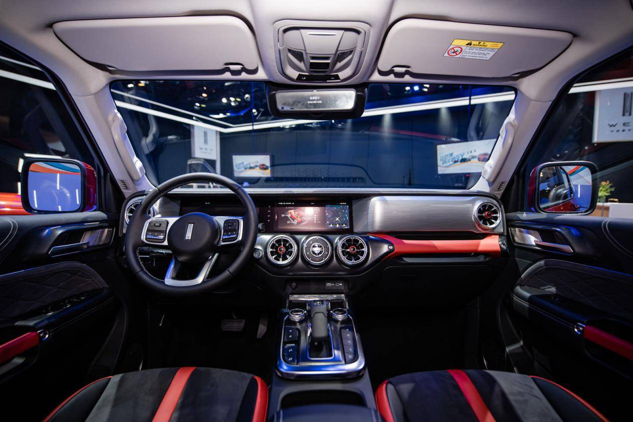 wey坦克300强势搭载三把锁奔驰大g后生可畏