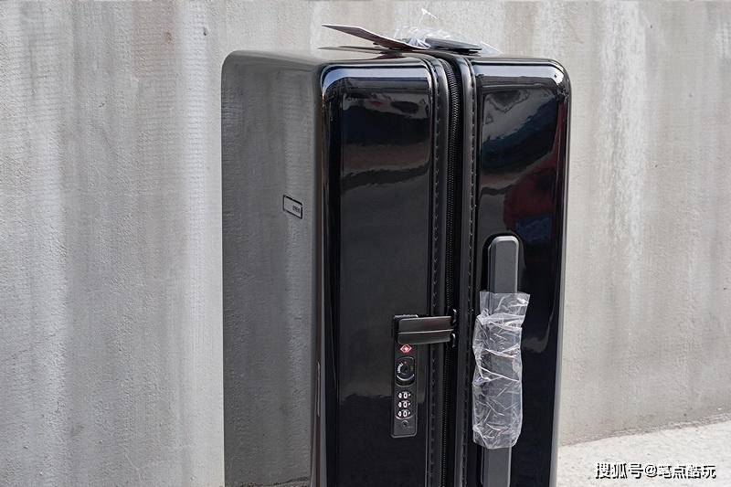 超轻耐用小米有品推出90分悠启纽约客旅行箱20寸轻便出行