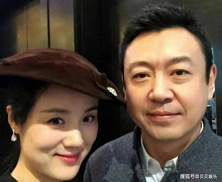 他是央视著名主持人,5任娇妻各个美艳,现51岁生活非常幸福_手机搜狐网