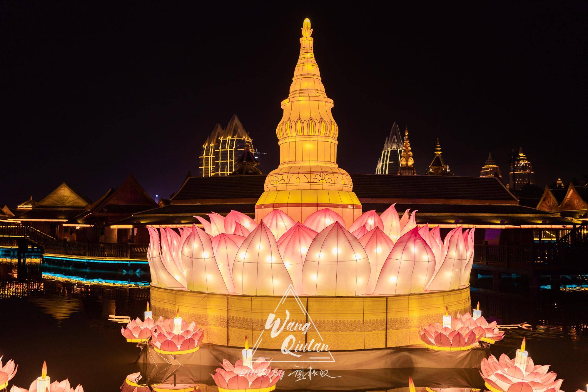 流光溢彩的傣族灯展,感受只属于水灯节的五彩与浪漫