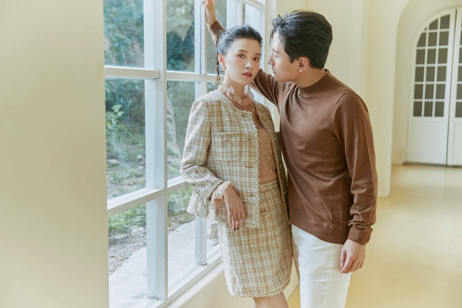 张杨果而百克力合体拍大片 夫妻上演都市ol风