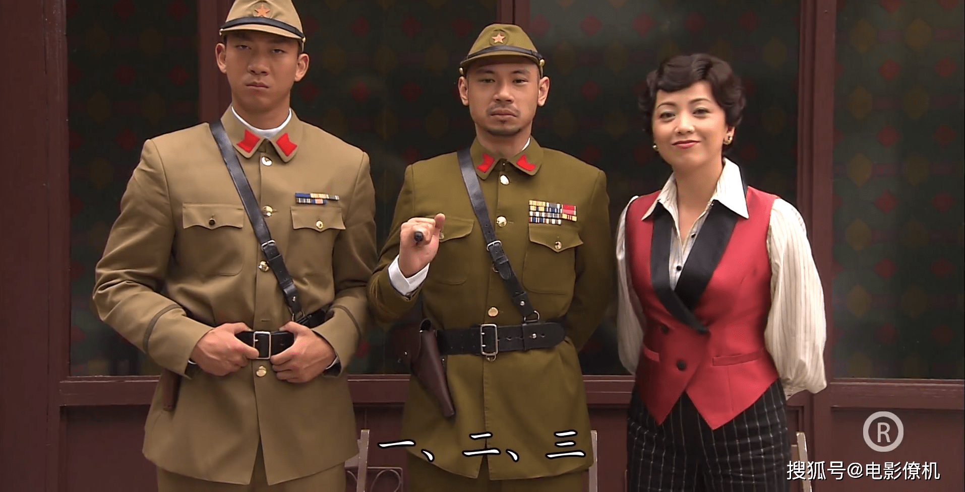 她利用日军日军大佐向山铁也(金刚 饰 )与少佐黑木隆盛(李嘉饰)的不和