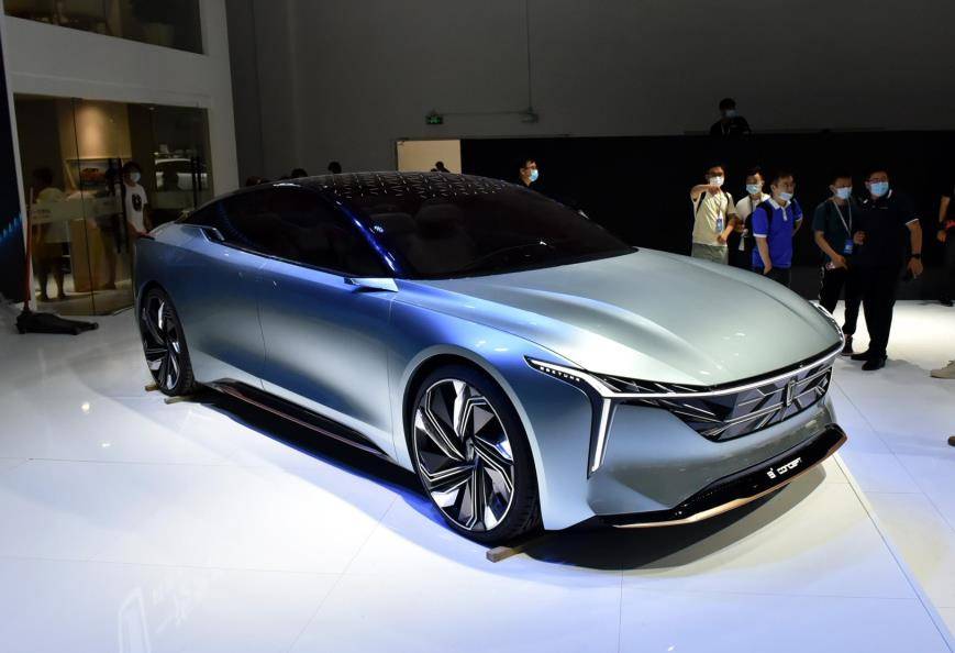 一汽奔腾全新轿跑亮相,配玻璃车顶 无框对开门,比大众cc有魅力