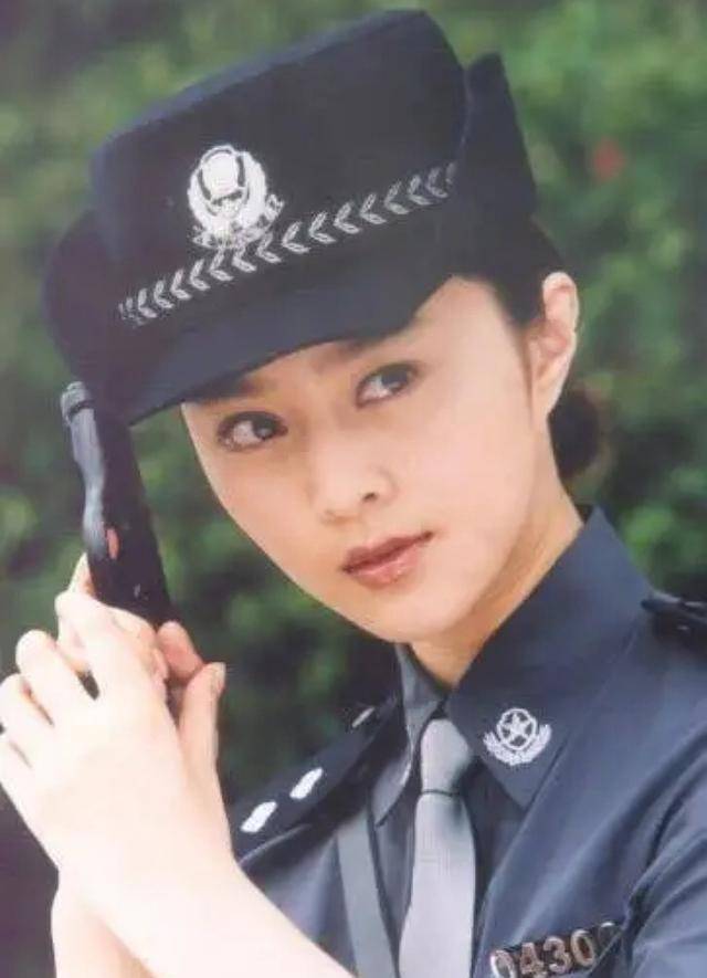 女星穿警服杨颖端庄李沁英姿飒爽鞠婧祎像闹着玩的