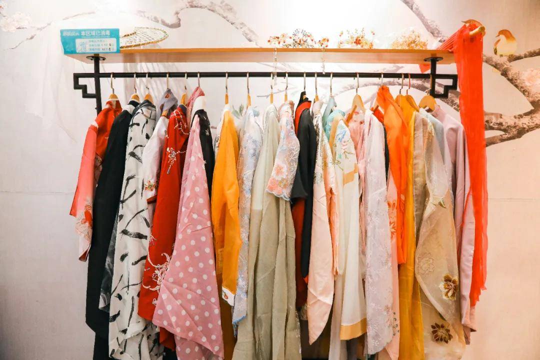 锦鲤祠汉服体验馆空降静安大悦城50服装10古风场景任拍