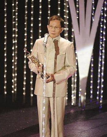 刘家良结过两次婚,他的第一任妻子叫何秀霞.