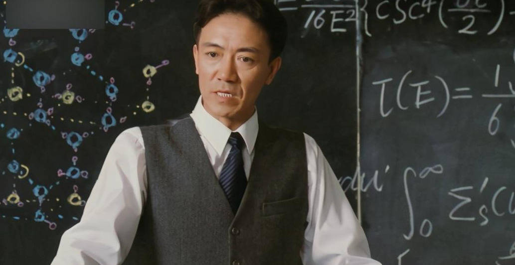在电影《横空出世》中的科学家"陆光达",李幼斌高超的演技还获得长春