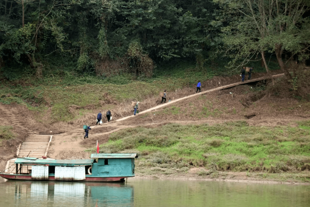 渡口,曾經廣泛地分佈在平昌巴河沿岸,平昌早期的重鎮大都分佈在渡口旁