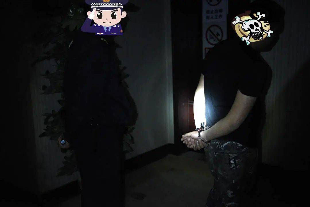 丘北警方在侦办一起聚众斗殴案件中发现,嫌疑人李某等人经常纠集在一