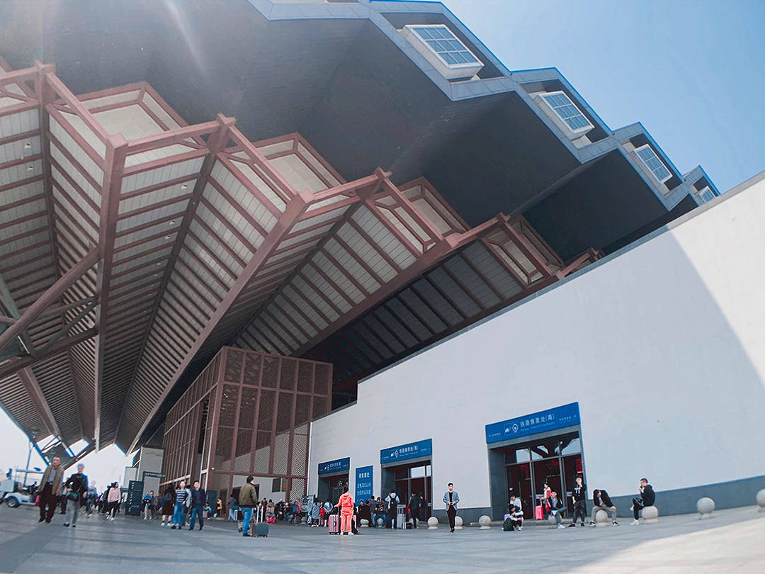 苏州火车站的设计,使过来旅游的游客一下子就对苏州有很好的第一印象