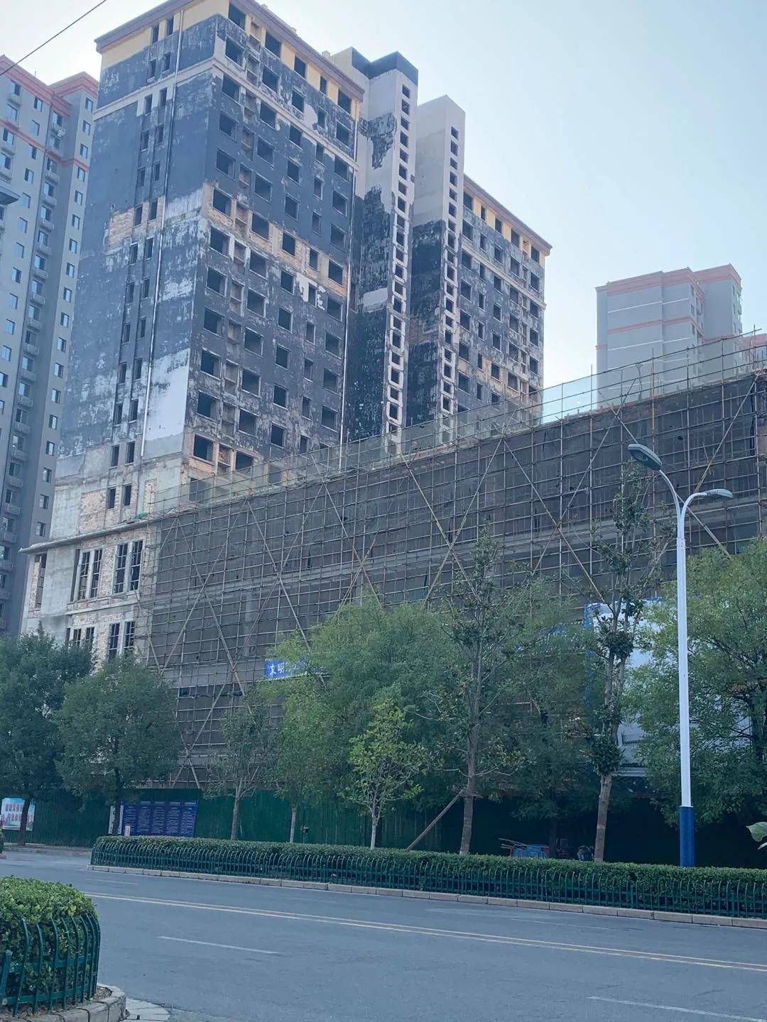 2,多图直击项目现状 国泰公馆共规划设计 单栋楼5栋,其中1,4号楼为