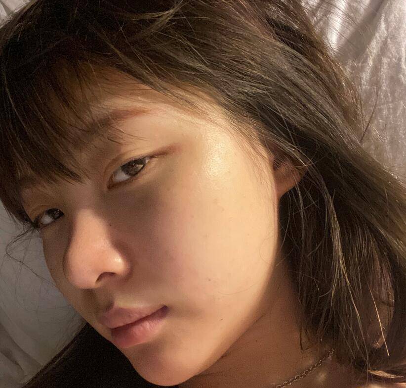 机车女神痞幼深夜发自拍,不开滤镜不化妆,素颜与路人没区别_手机搜狐