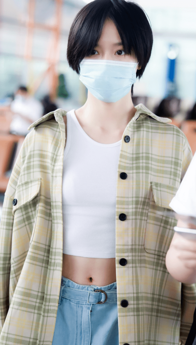 就说诸葛大力是爱情公寓腰最细的!当她穿起炫腹装,女生都自闭了