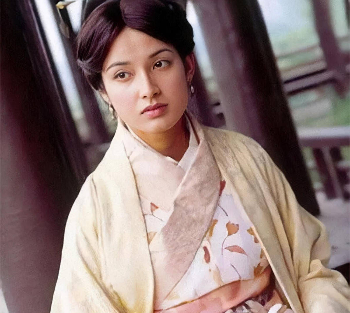 45岁郑雪儿近照,嫁豪门生子气质依旧,曾自曝当初不认识郭富城