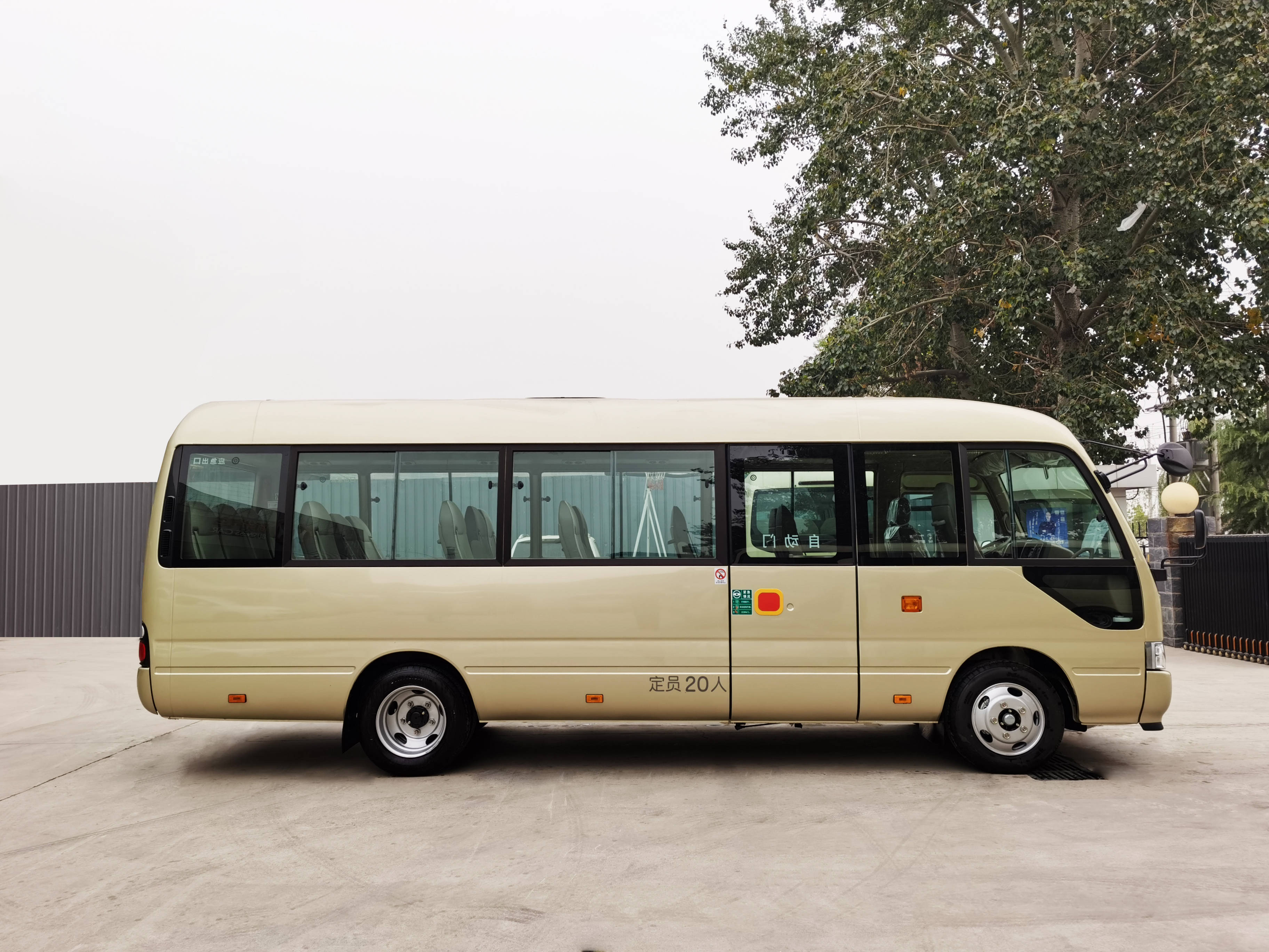 丰田埃尔法疯狂加价仍让富豪青睐,只因为丰田考斯特的条件太苛刻_手机