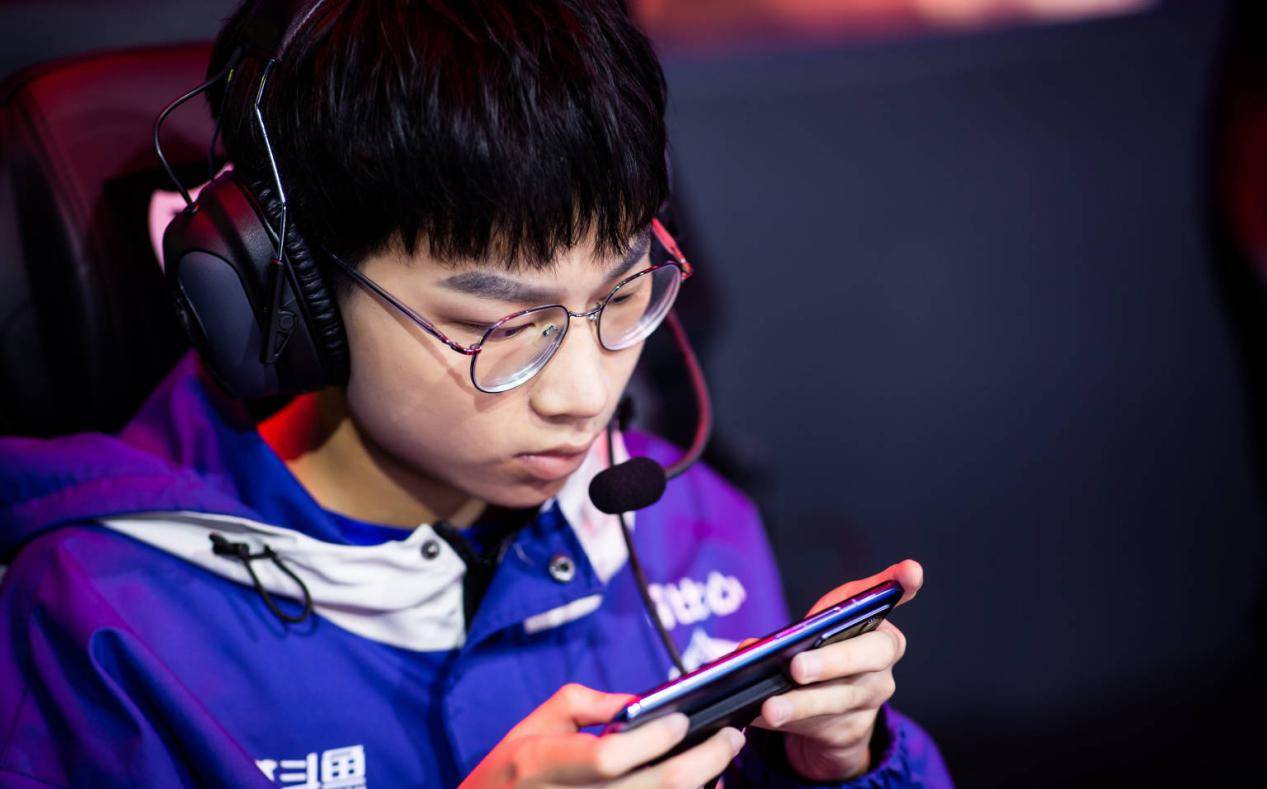 终结诺言时代,梓墨将撑起es的未来_estar