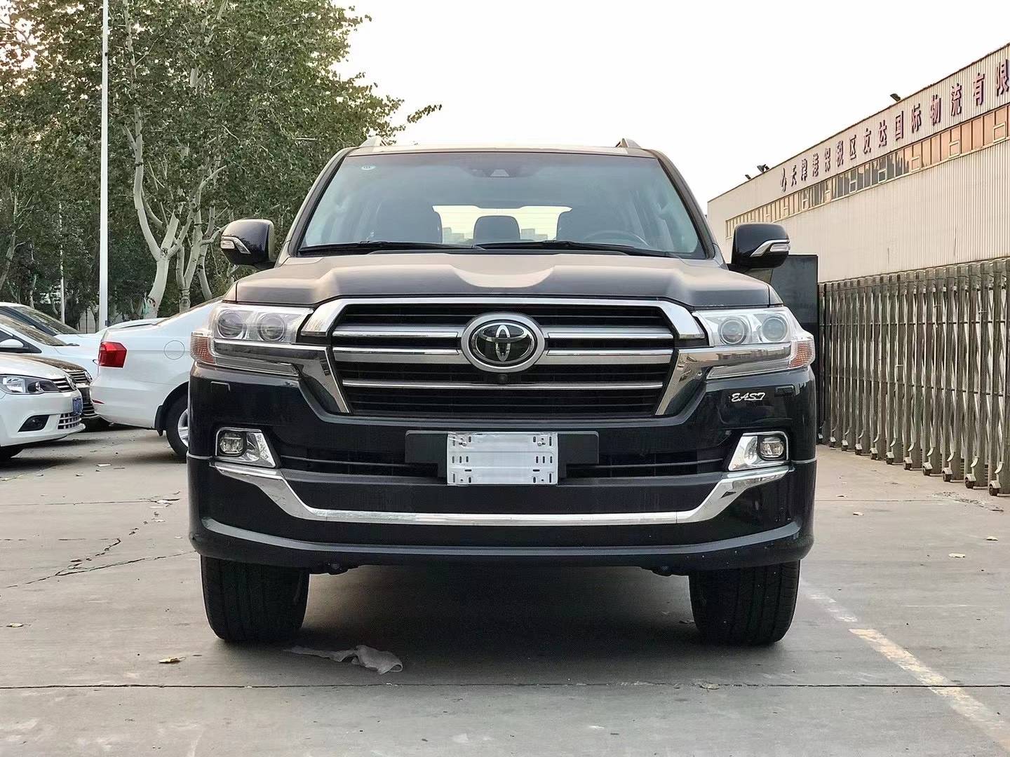 丰田酷路泽5700奢华升级顶配v8陆巡刺绣版