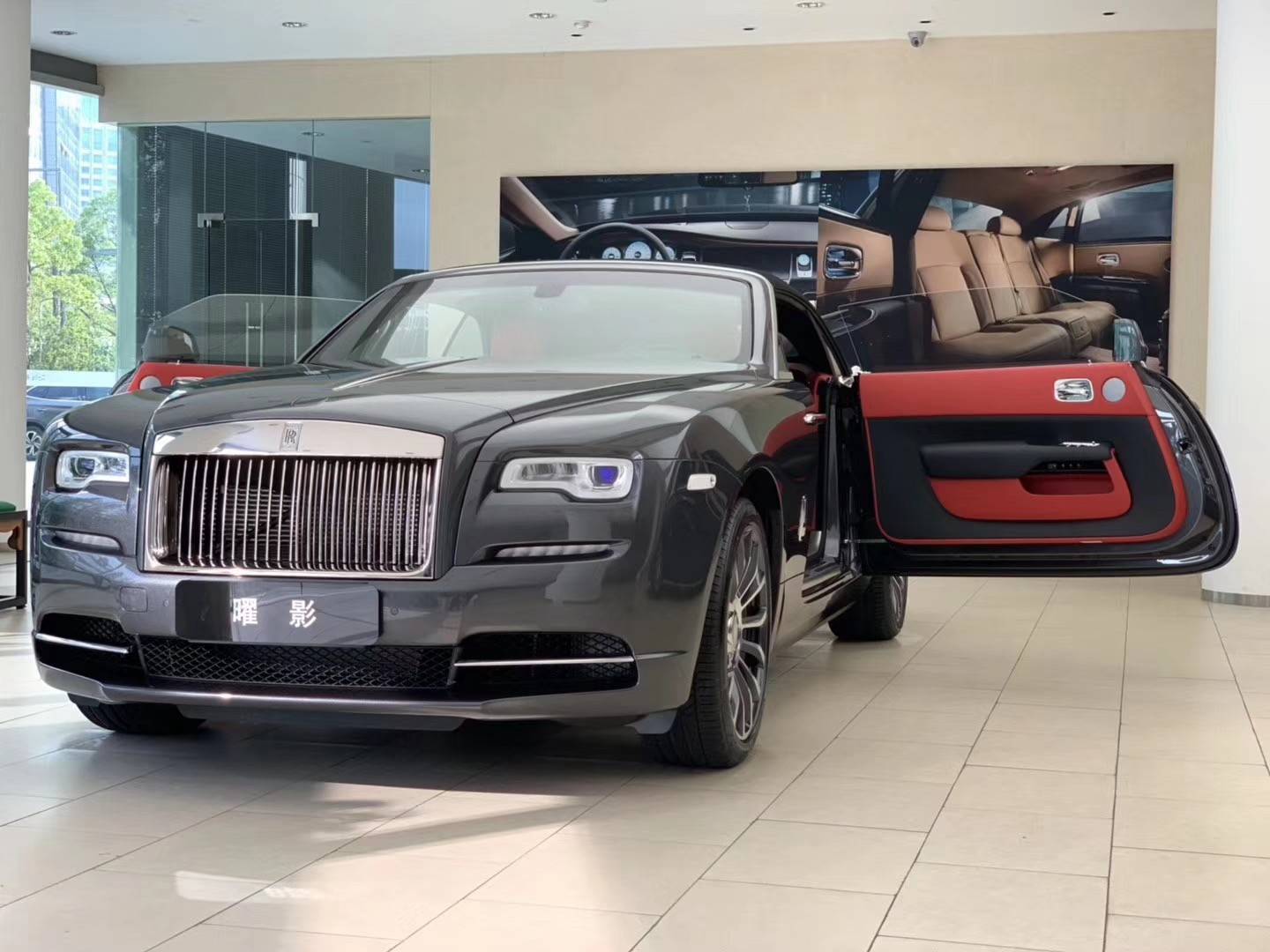2020款劳斯莱斯曜影 全能型豪驾价格创新低