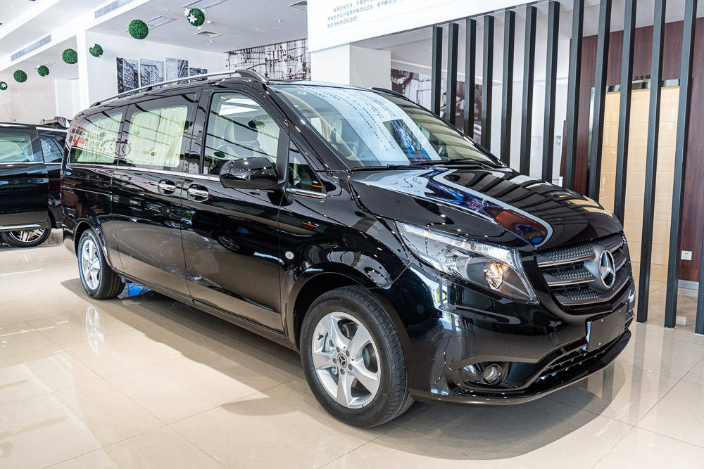 2021新款九速奔驰威霆蓝白内饰40多万的价格你心动了吗