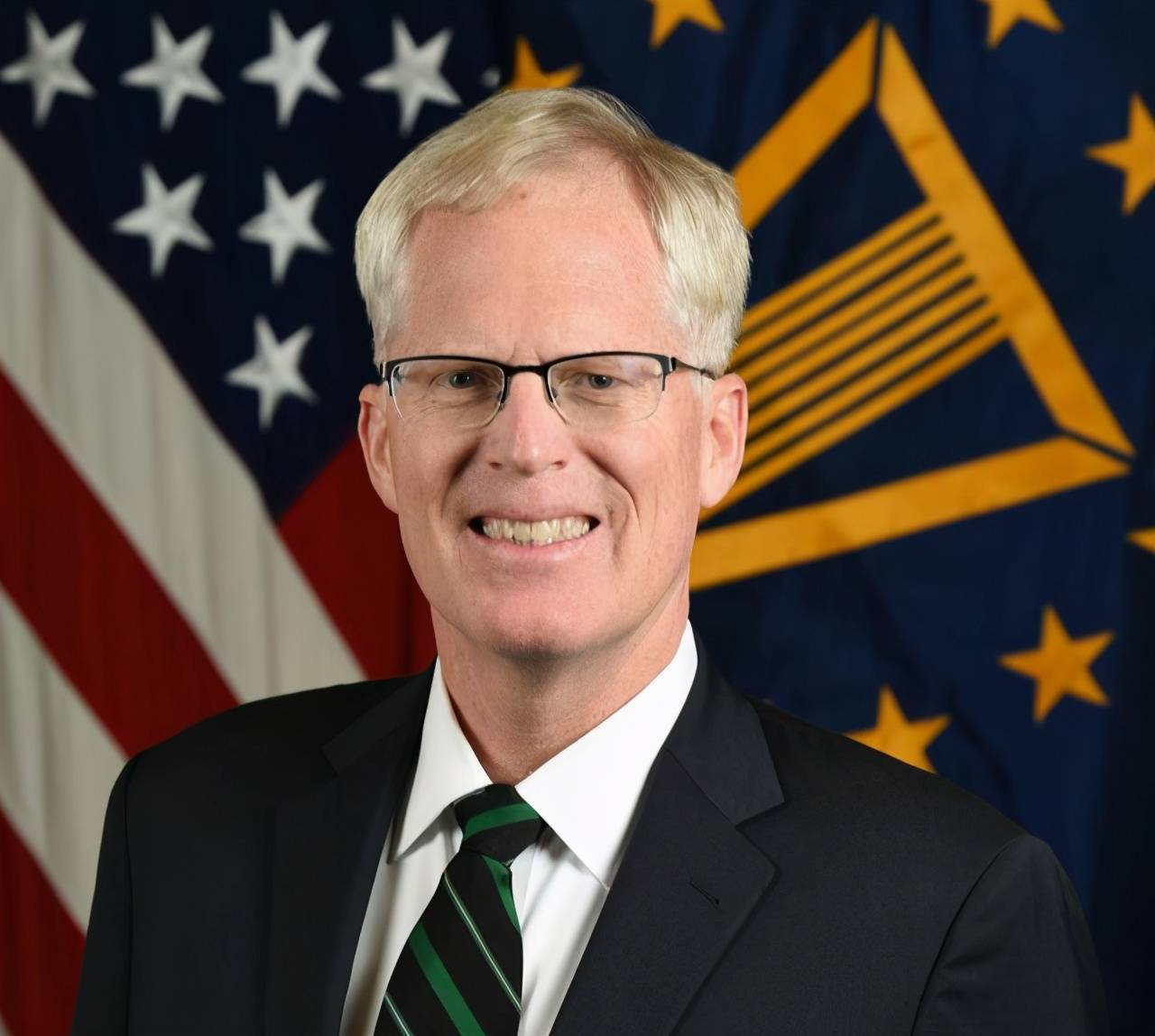 当地时间13日,刚获任命的美国代理国防部长克里斯托弗·米勒第一次发