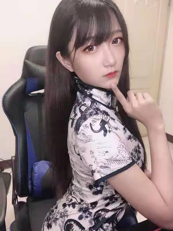 许雅涵/央视主持人焦通代言华服中国春晚,横店影视城华丽再现