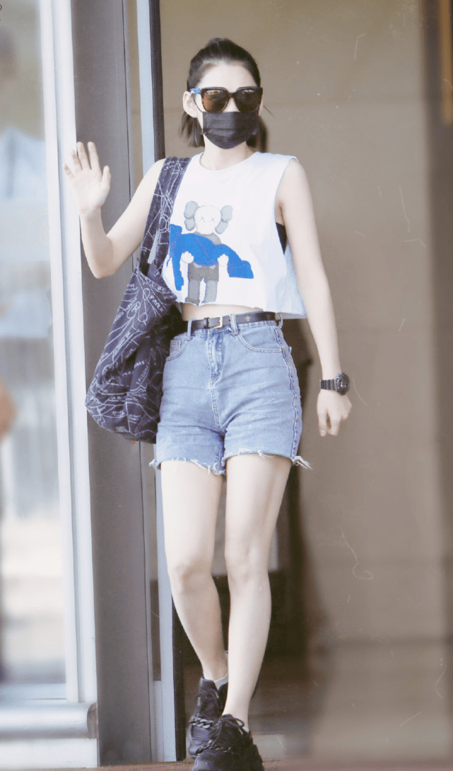 原创有一种"漫画腿"叫段奥娟,瘦到能把长靴穿得超空荡,真是绝了