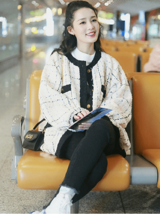 李沁也太让人心动了秋冬穿搭清新又大气笑容甜美气质好耐看