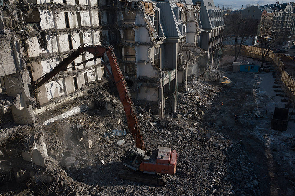 俄罗斯烂尾楼装修奢侈曾拖垮一家银行被废弃了十几年犹如鬼屋