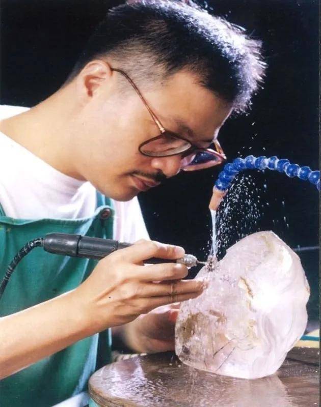这是最负盛名的华人珠宝设计师，作品惊世骇俗