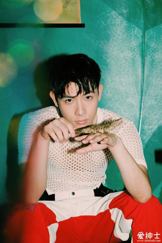 连晨翔全新专辑《百分百》正式发行,「新生代小天王