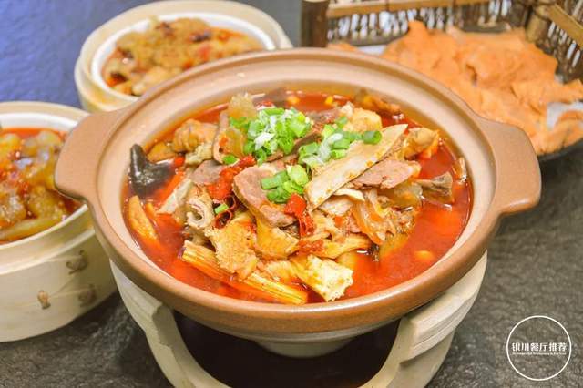 银川市火锅美食探秘：一碗碗沸腾的幸福