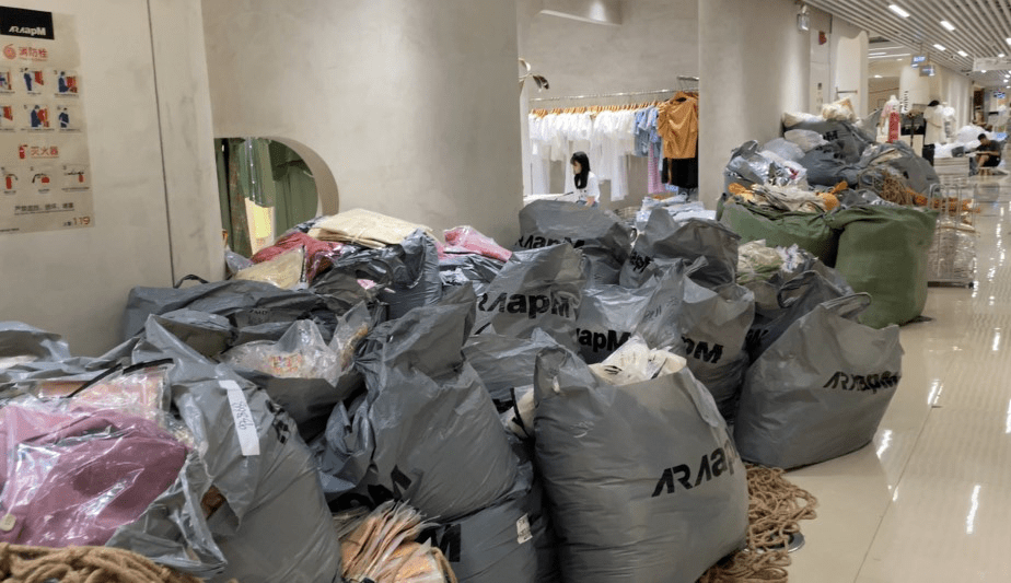 服装批发:2020年实体转战直播间后,带你考察广州线下档口实况!