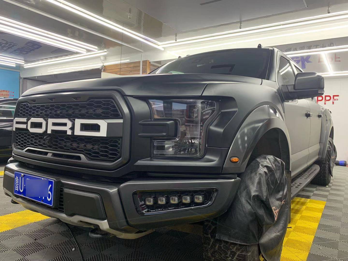 旧貌换新颜 青岛福特猛禽全车改色贴膜改色亚光黑