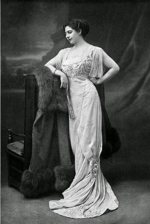 这位女间谍因长得太美,被处决后,头颅竟存入巴黎博物馆内_玛塔·哈莉