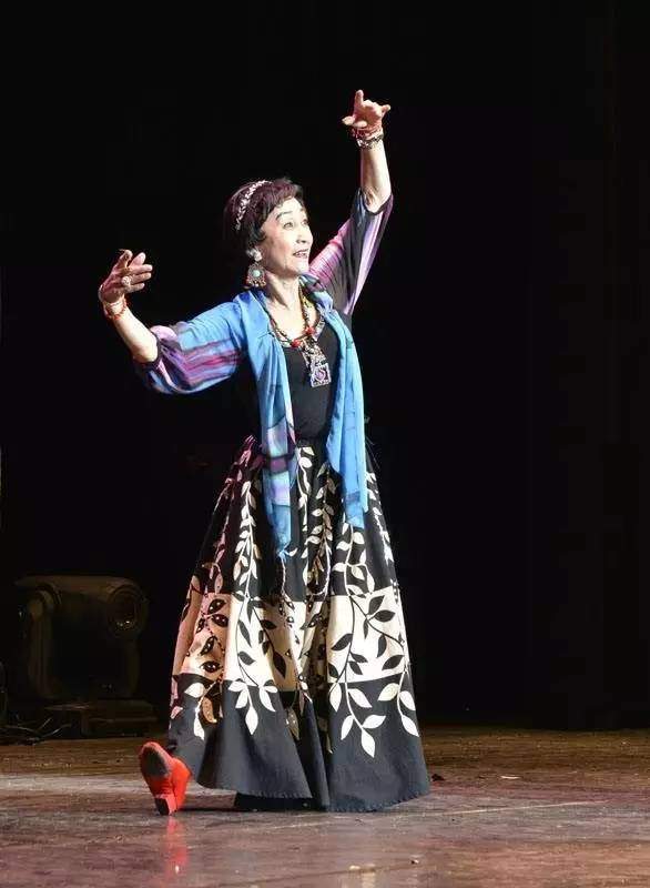 01 11月21日凌晨,中国著名舞蹈艺术家陈爱莲因病突然去世,享年81岁