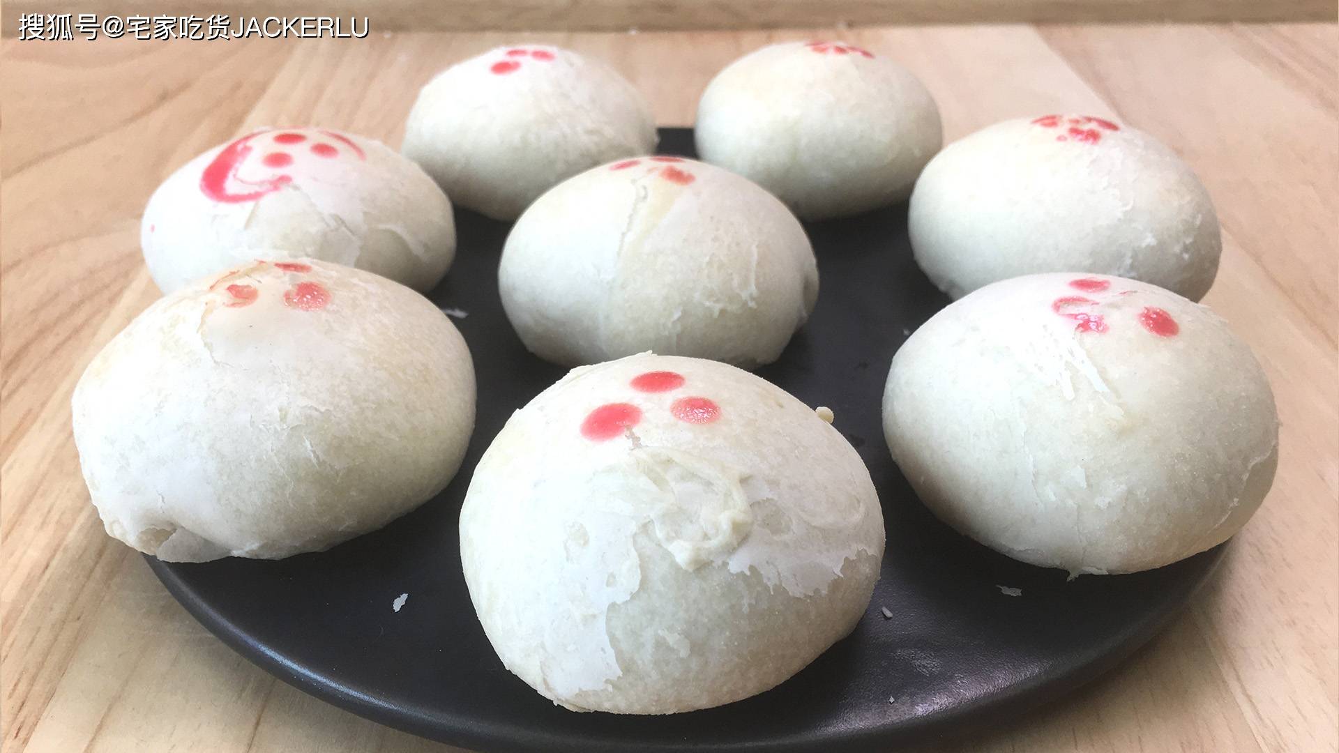 苏式豆沙月饼层层酥脆一口下去甜蜜满满特别好吃