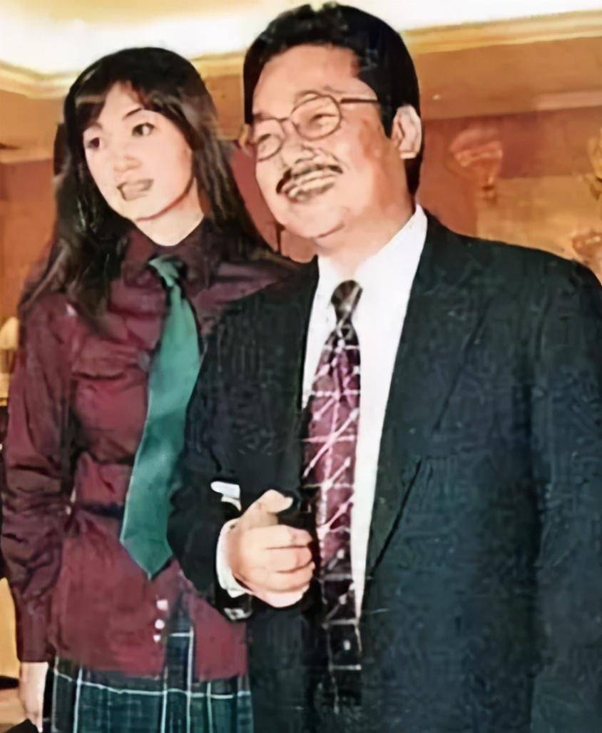 作为张国荣的初恋女友倪诗蓓的后半生伤痕累累