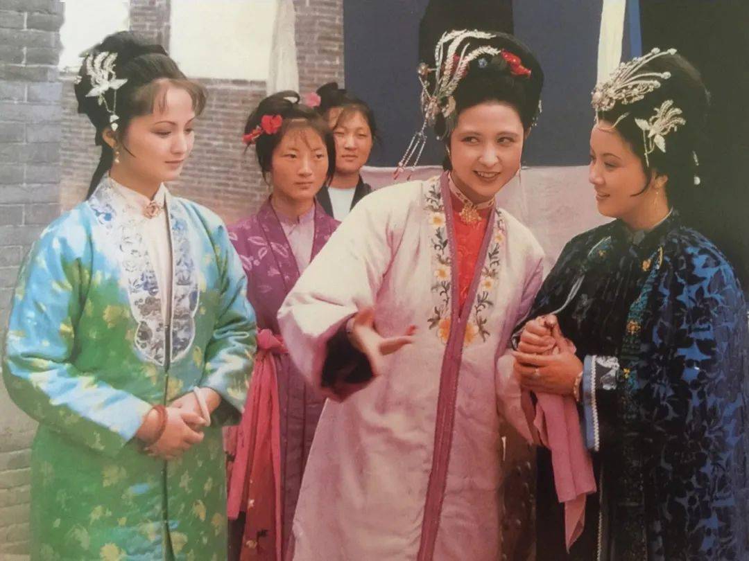 原创比凤姐还美丽的尤二姐是那么不堪一击到底是什么原因