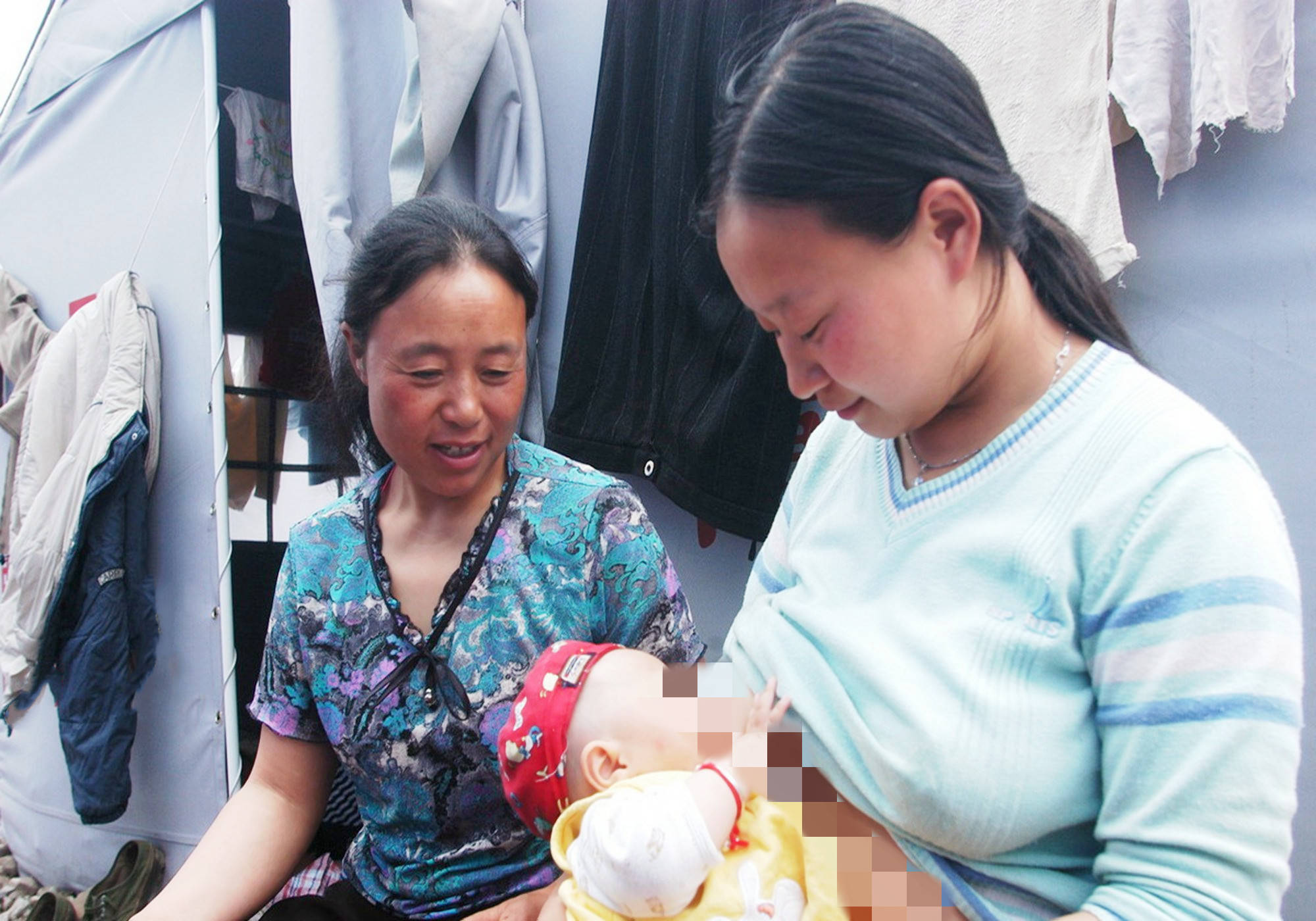 "婆婆"指导"儿媳喂奶,宝妈崩溃