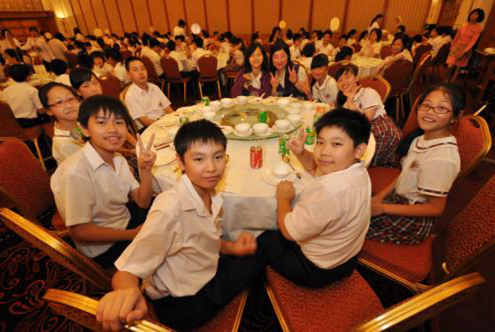 小学生聚餐让人哭笑不得却给家长提了醒别让毒友谊坑了娃