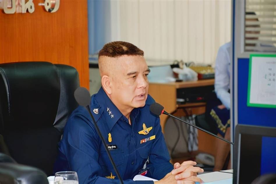 泰国空军司令苏提万,上将军衔,出身空军世家,是忠于君主制的人_手机
