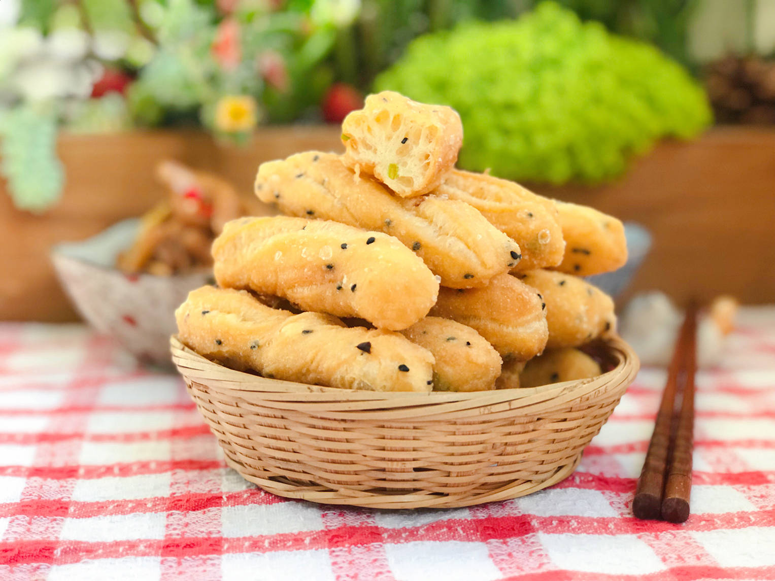自制葱花小油条完全不输早餐摊口感喷香酥软还有浓浓葱香味