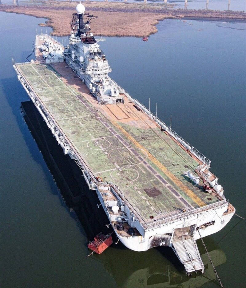悲惨异常的当属"基辅"级新罗西斯克号航空母舰了被韩国买了,当时也不