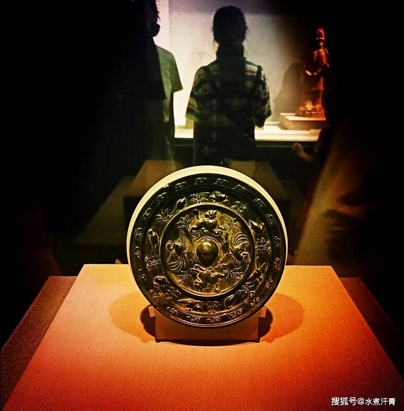 博物馆里展出的古铜镜为什么只展出背面?