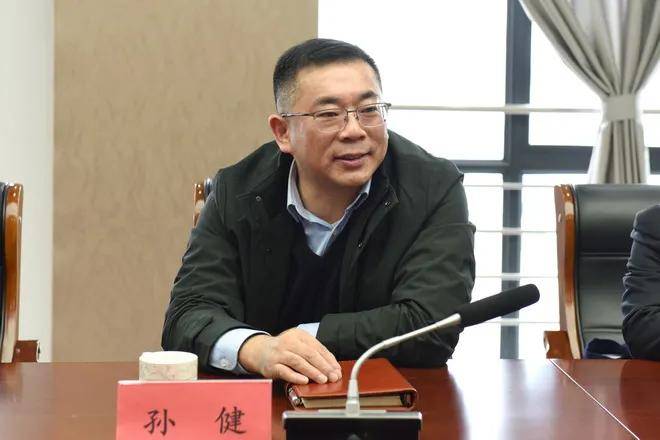 经开区韩资工业园管理办公室副主任孙健参加座谈