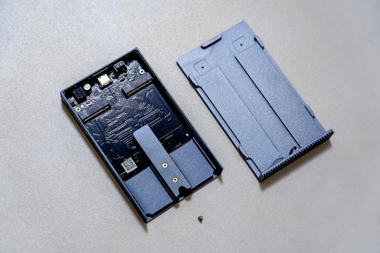 orico双盘位m.2固态硬盘盒评测:多盘对拷方便好用