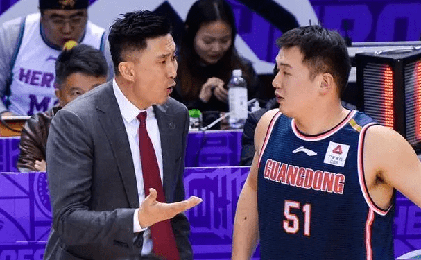 近日,万圣伟在个人媒体上与球迷们进行了一个互动,谈到了自己当初在