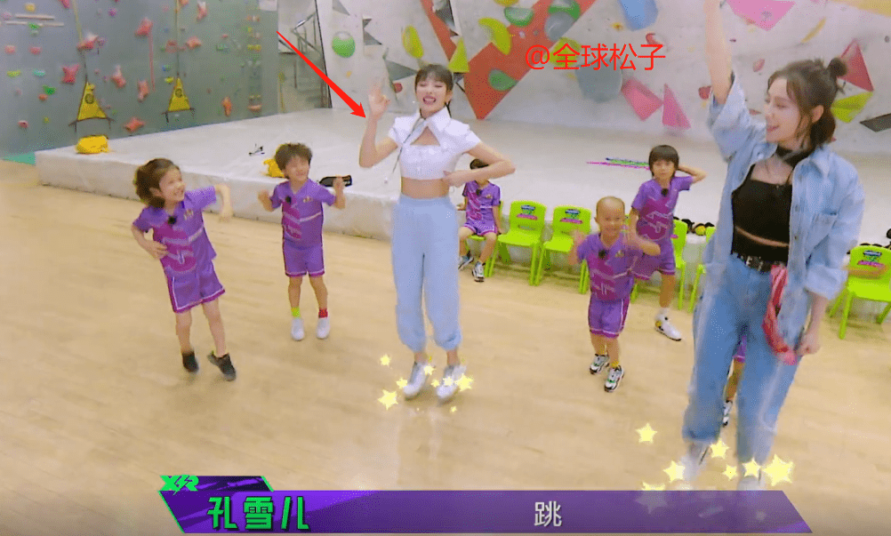 原创穿衣自由or不妥当孔雪儿参加儿童综艺节目穿着暴露惹争议